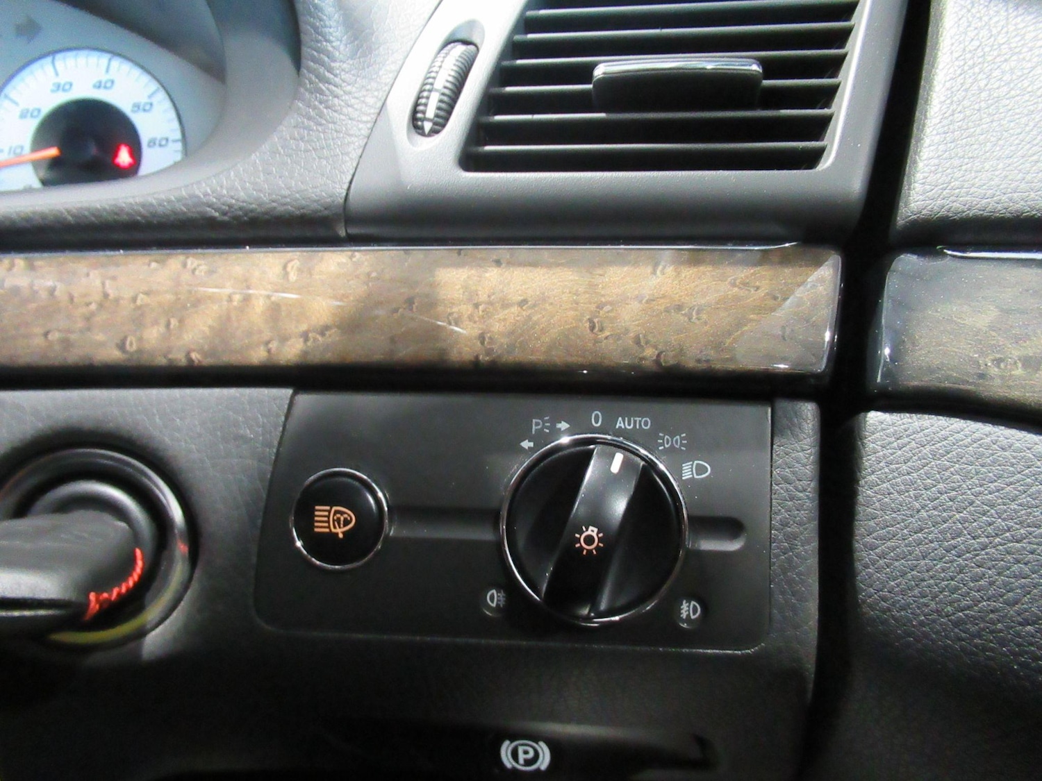 Used Mercedes-Benz E Class 2015 for sale - 76976718: Photo 42