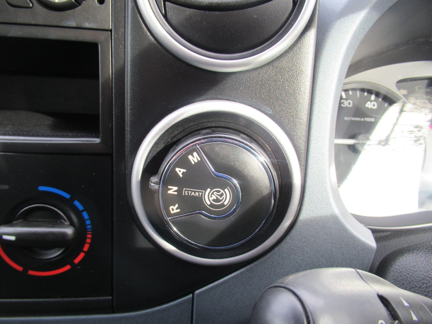 Used Peugeot Partner Tepee 2013 for sale - 77958128: Photo 30