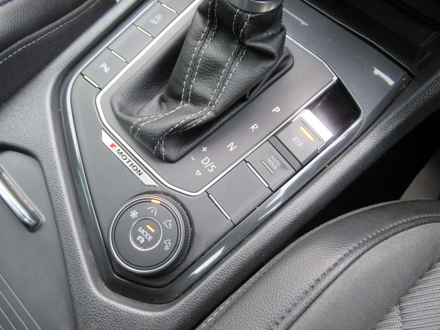 Used Volkswagen Tiguan 2018 for sale - 77840970: Photo 38