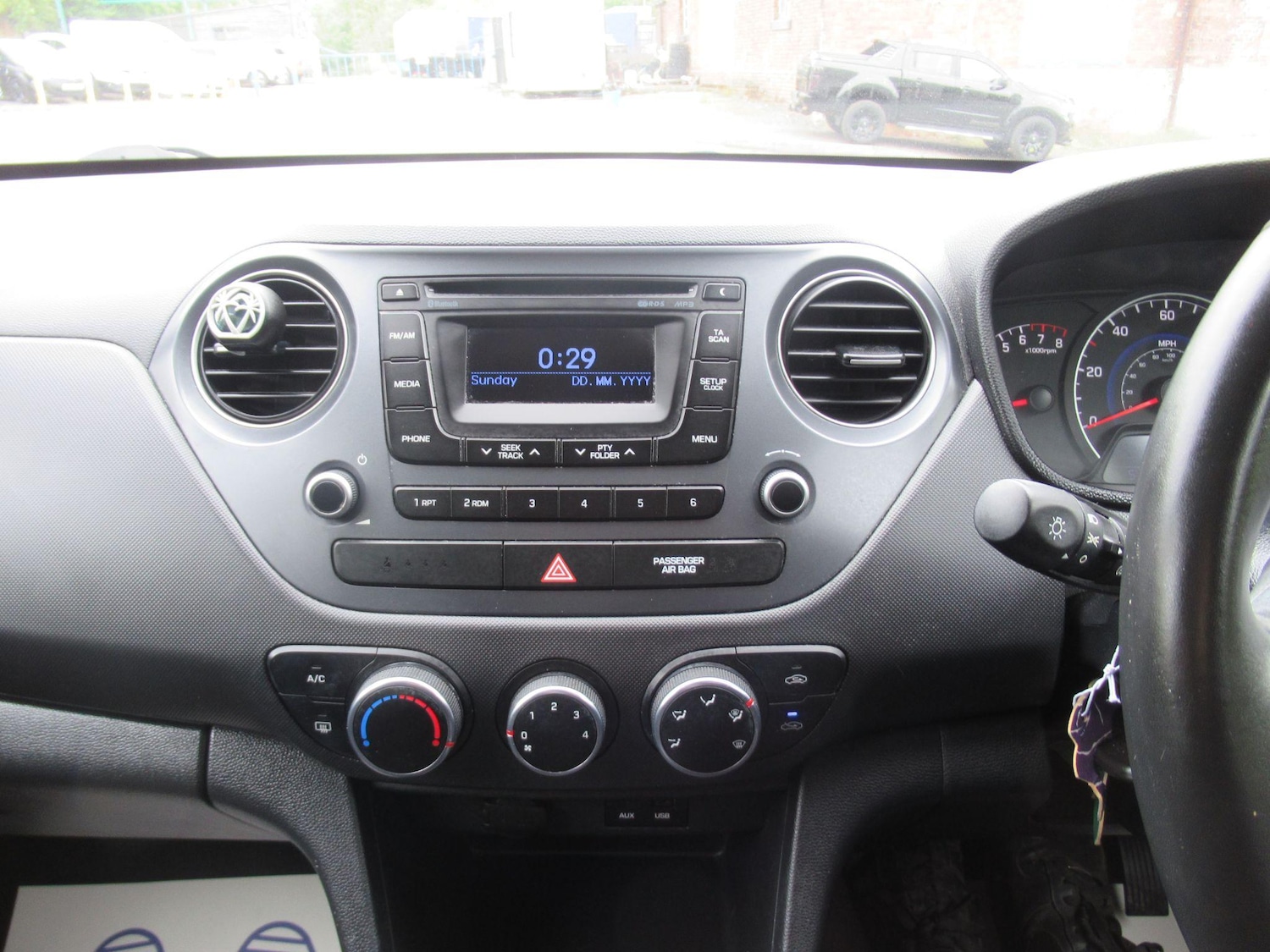 Used Hyundai i10 2016 for sale - 76714540: Photo 28