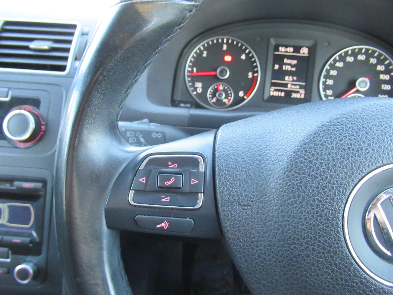 Used Volkswagen Touran 2014 for sale - 77793419: Photo 24