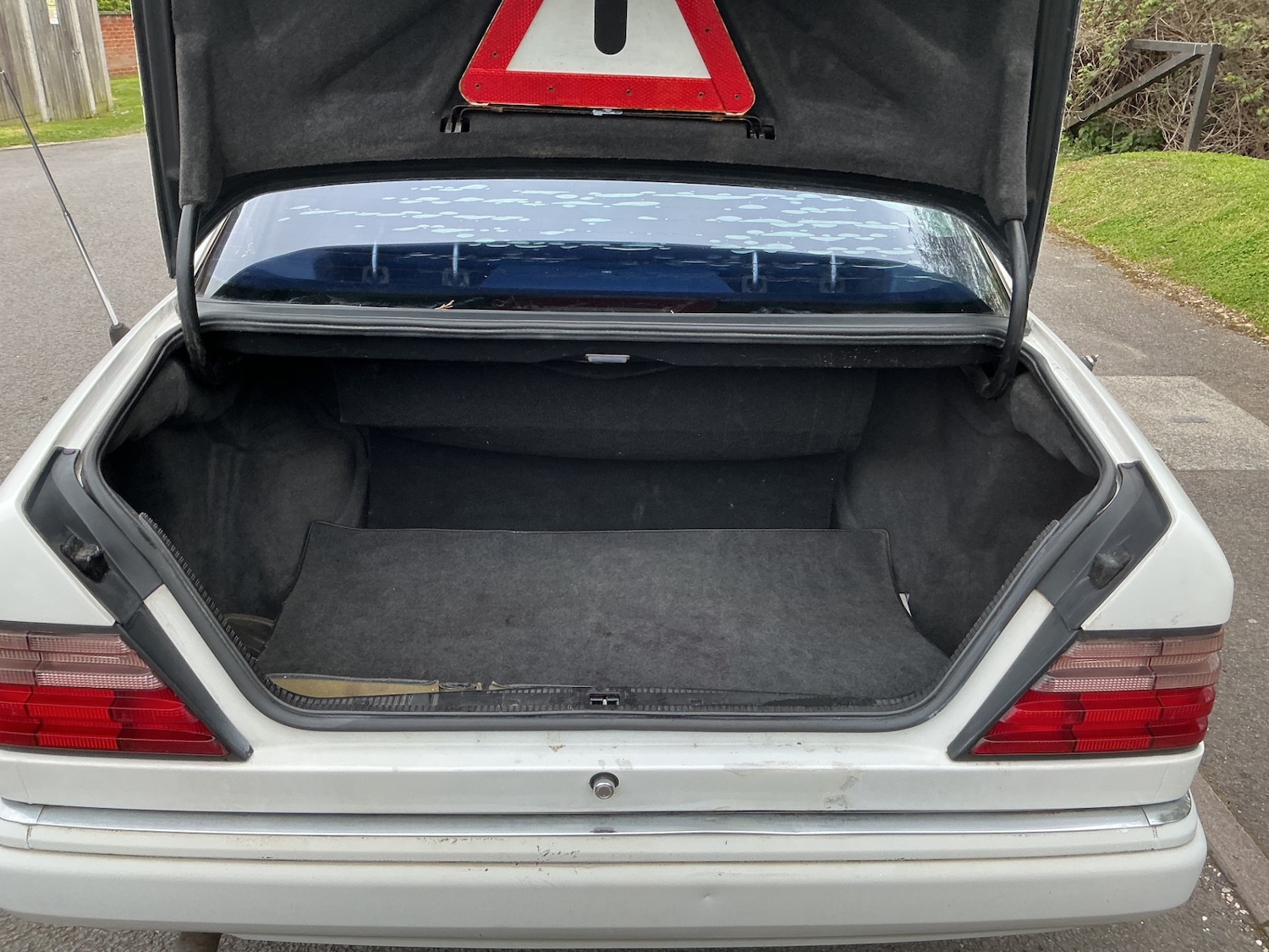 Used Mercedes-Benz E Class 1994 for sale - 78118497: Photo 11