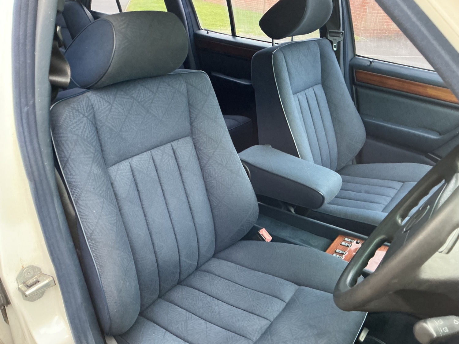 Used Mercedes-Benz E Class 1994 for sale - 78118497: Photo 4