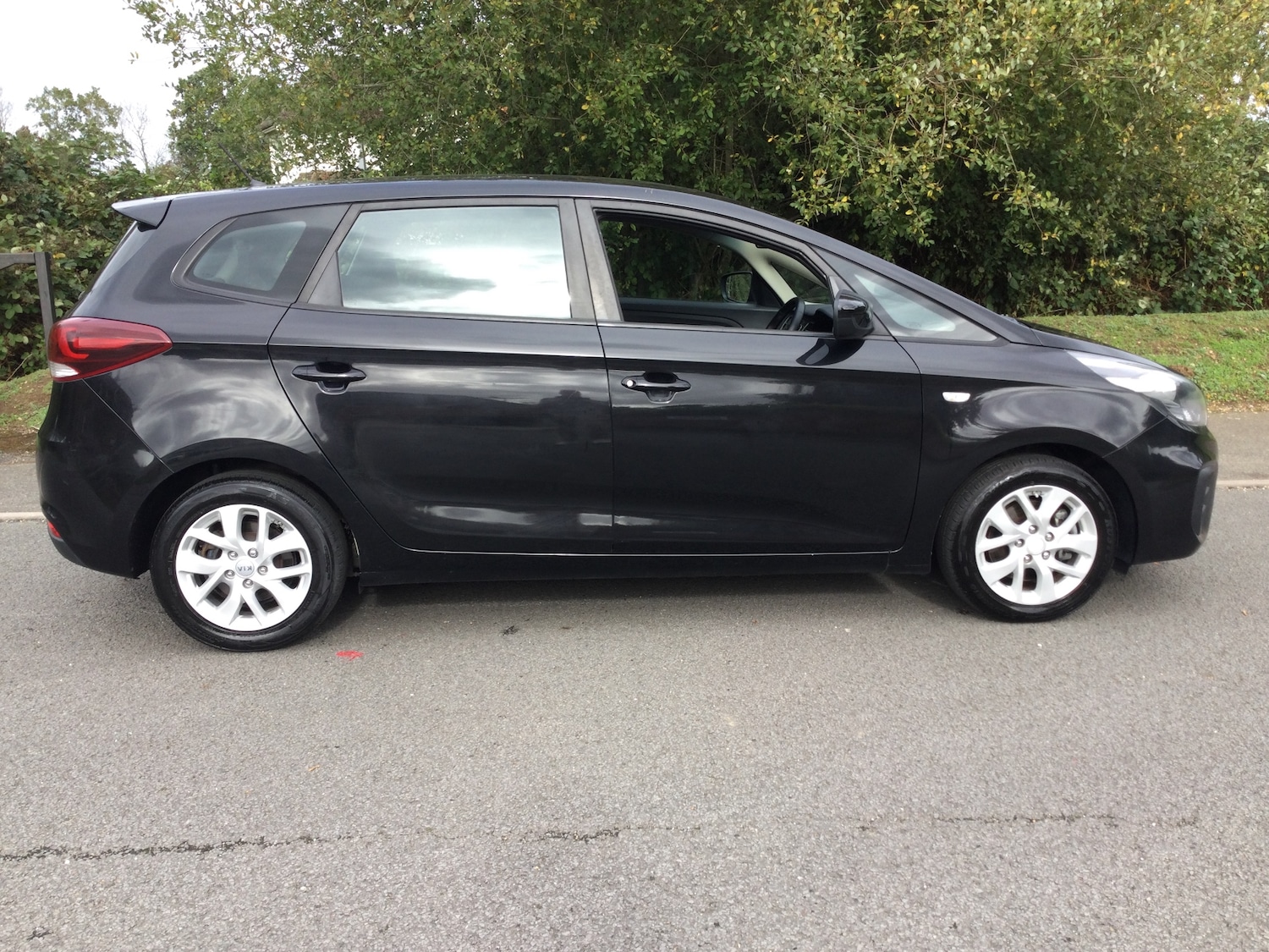 Used Kia Carens 2018 for sale - 76030885: Photo 10