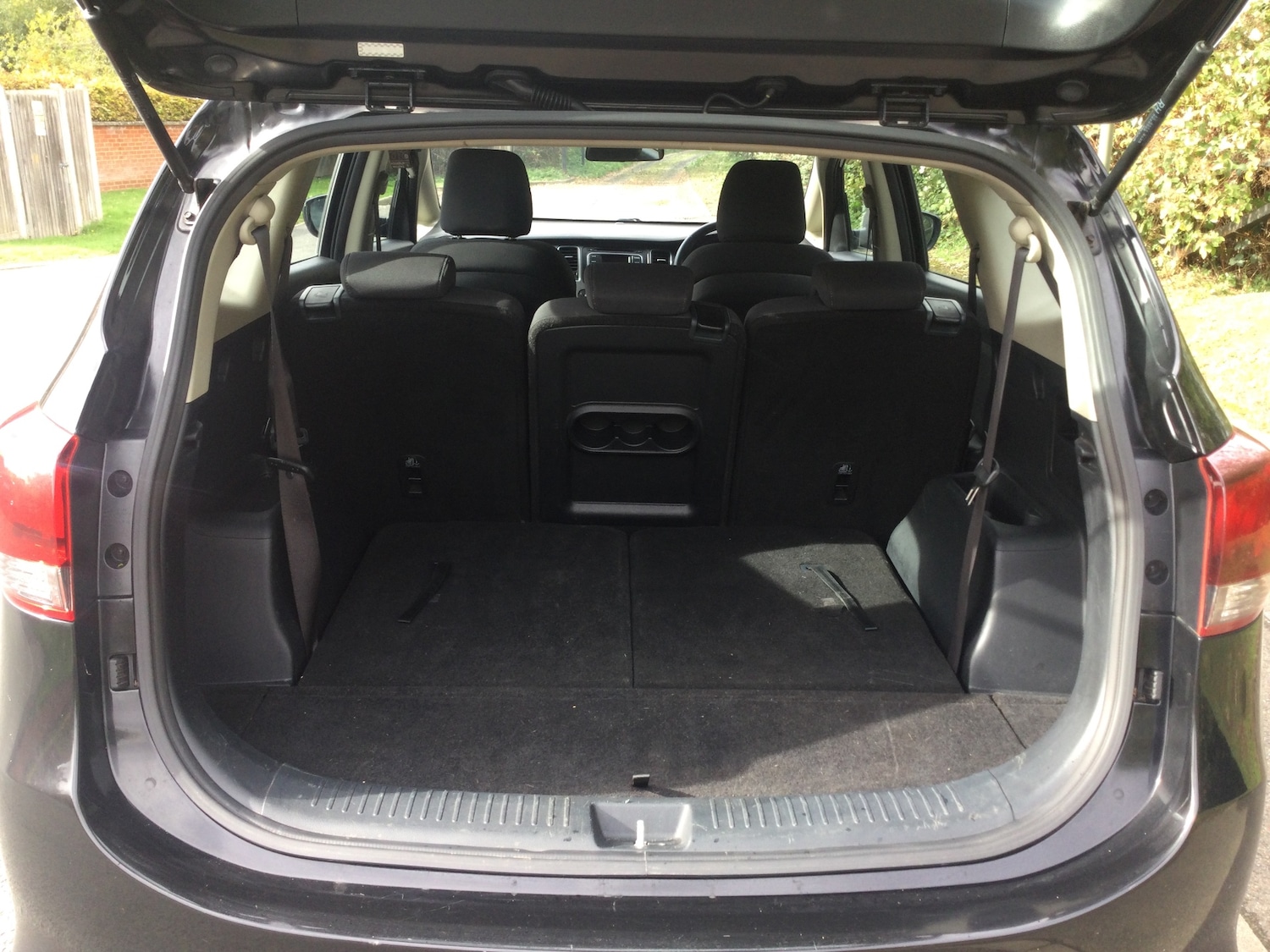 Used Kia Carens 2018 for sale - 76030885: Photo 16