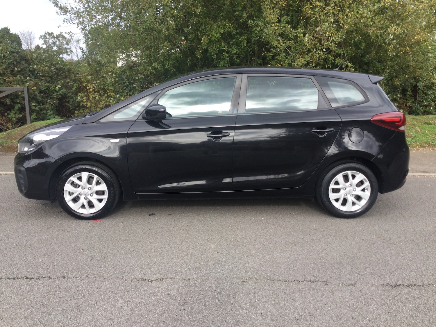 Used Kia Carens 2018 for sale - 76030885: Photo 17