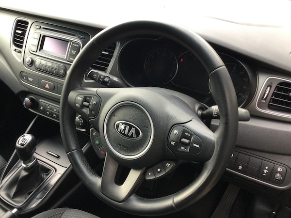 Used Kia Carens 2018 for sale - 76030885: Photo 3