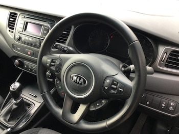 Used Kia Carens 2018 for sale - 76030885: Photo 3