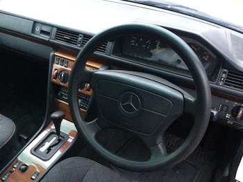 Used Mercedes-Benz E Class 1994 for sale - 76960345: Photo