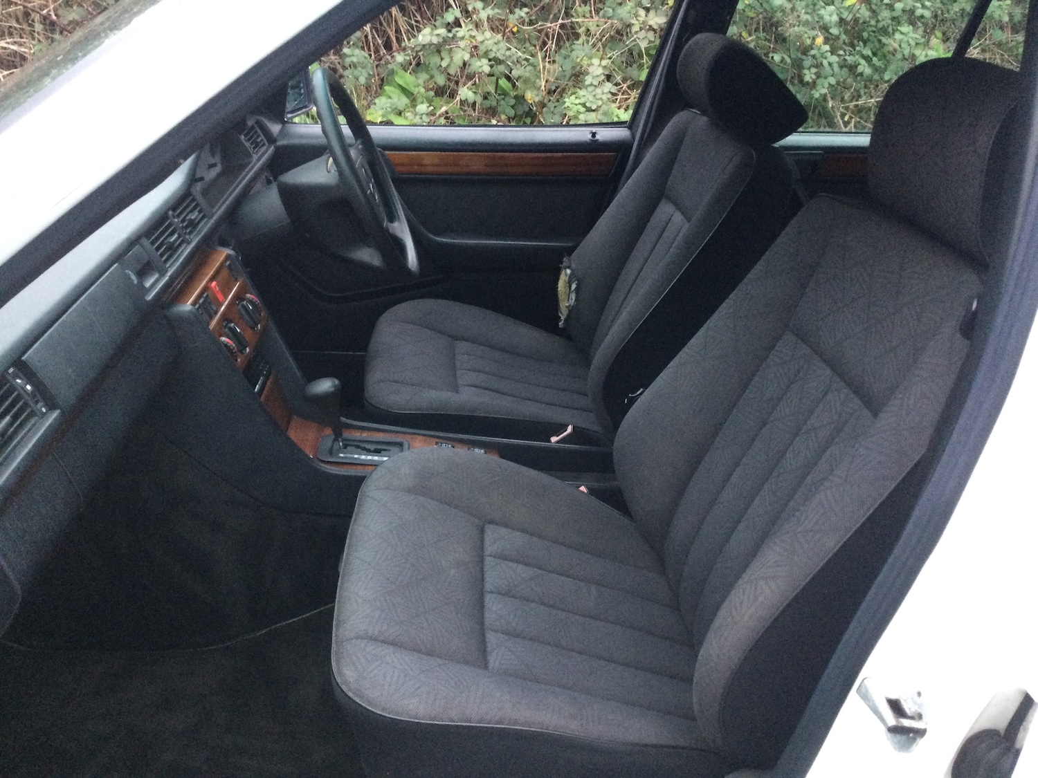 Used Mercedes-Benz E Class 1994 for sale - 76960345: Photo 5