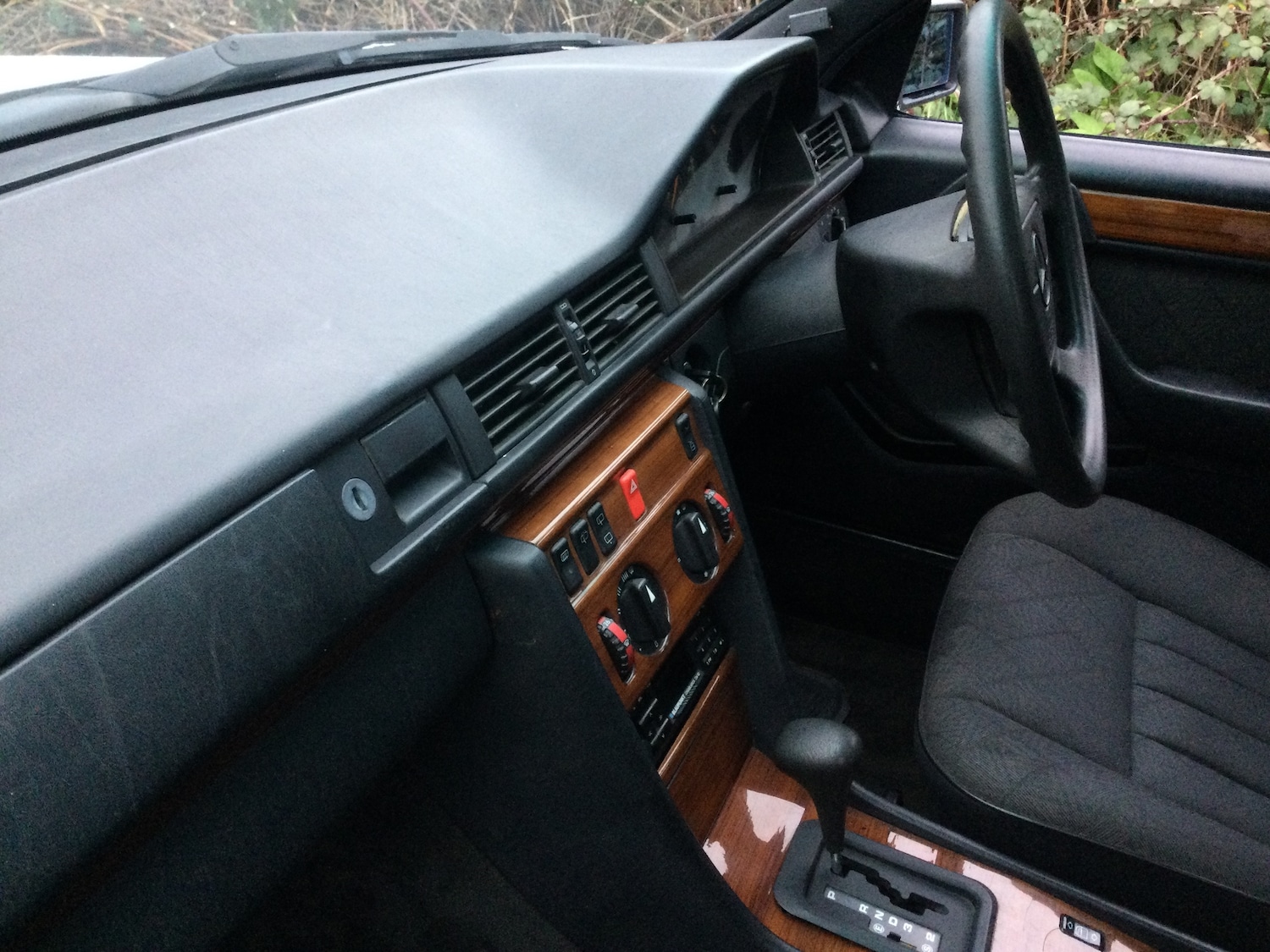 Used Mercedes-Benz E Class 1994 for sale - 76960345: Photo 8