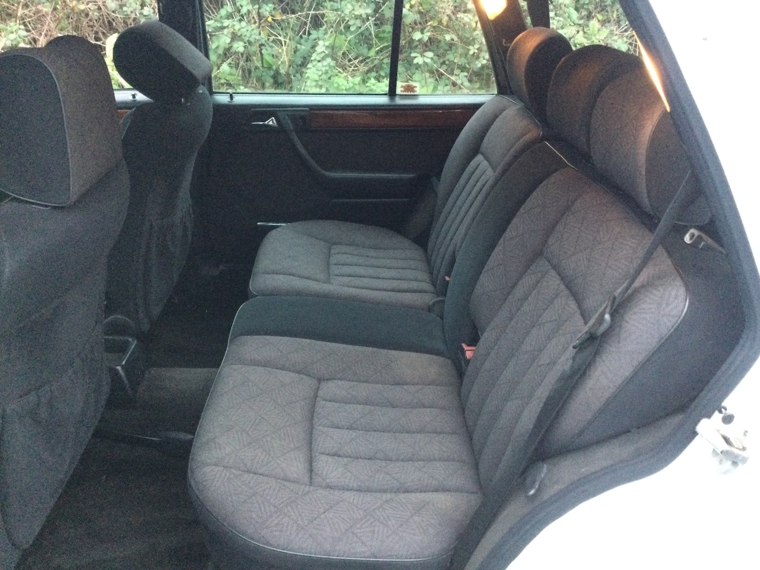 Used Mercedes-Benz E Class 1994 for sale - 76960345: Photo 9