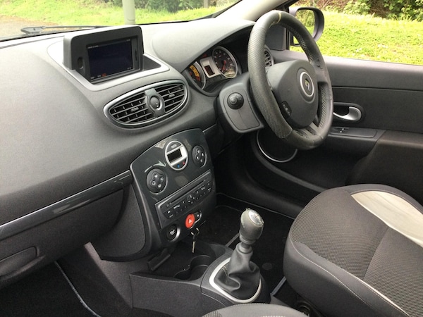 Used Renault Clio 2010 for sale - 74958575: Photo 12