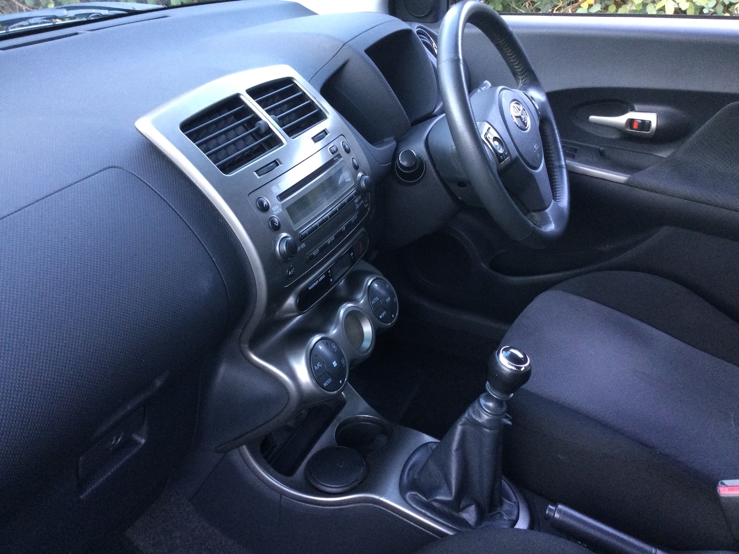 Used Toyota Urbancruiser 2012 for sale - 76374130: Photo 10