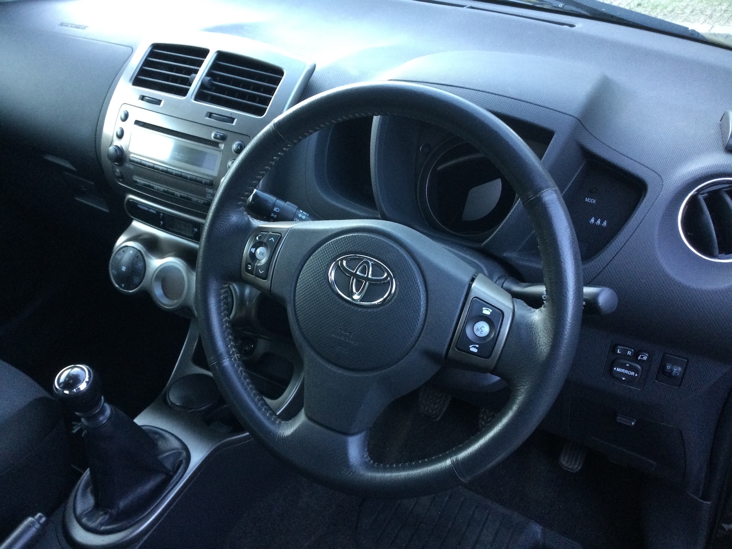 Used Toyota Urbancruiser 2012 for sale - 76374130: Photo 2