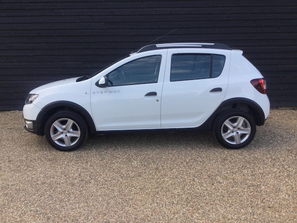 Used Dacia Sandero Stepway 2015 for sale - 74642992: Photo 9