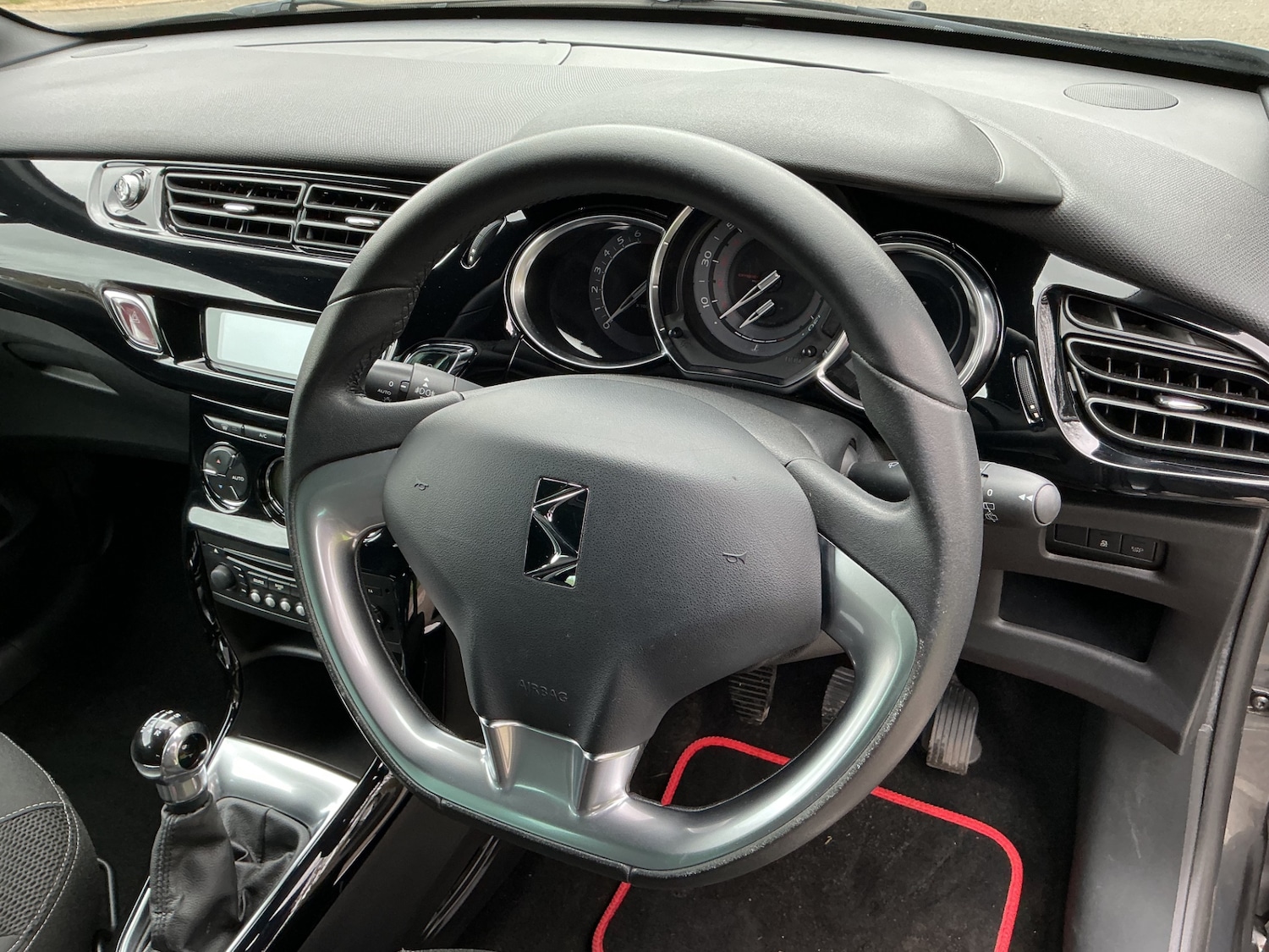 Used Citroen DS3 2015 for sale - 77449596: Photo 4