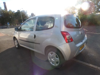 Used Renault Twingo 2011 for sale - 76039613: Photo 2