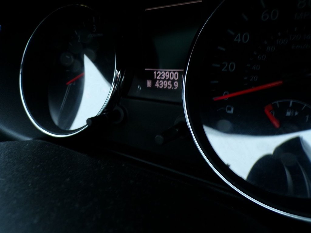 Used Nissan Qashqai 2010 for sale - 76941608: Photo 15