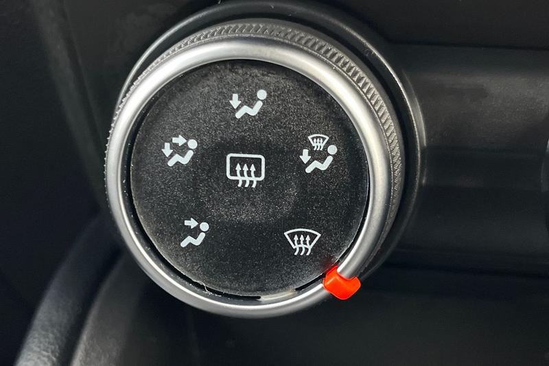 Used Renault Clio 2020 for sale - 77961894: Photo 34