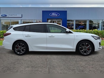 Used Ford Focus 2023 for sale - 76302642: Photo 3