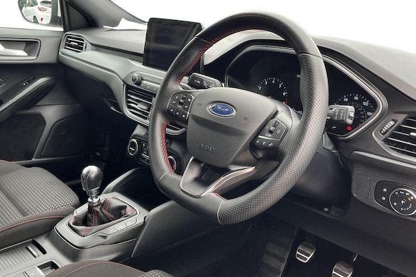 Used Ford Focus 2023 for sale - 76302642: Photo 9