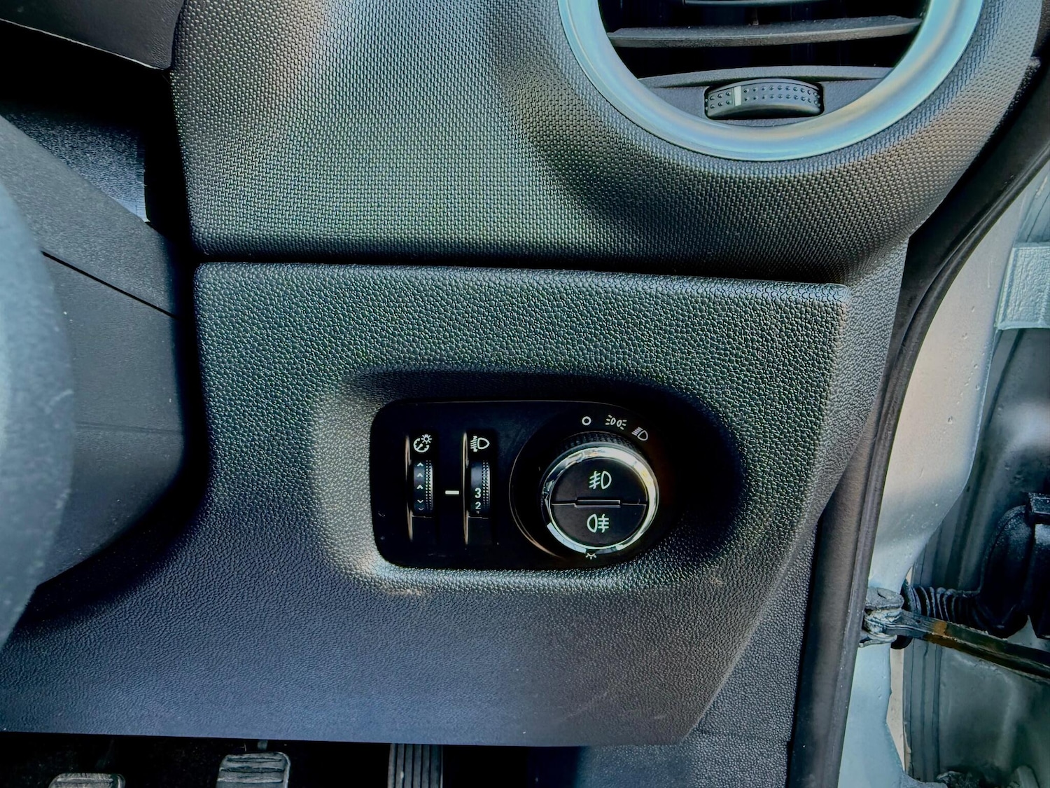 Used Vauxhall Corsa 2014 for sale - 77351432: Photo 15