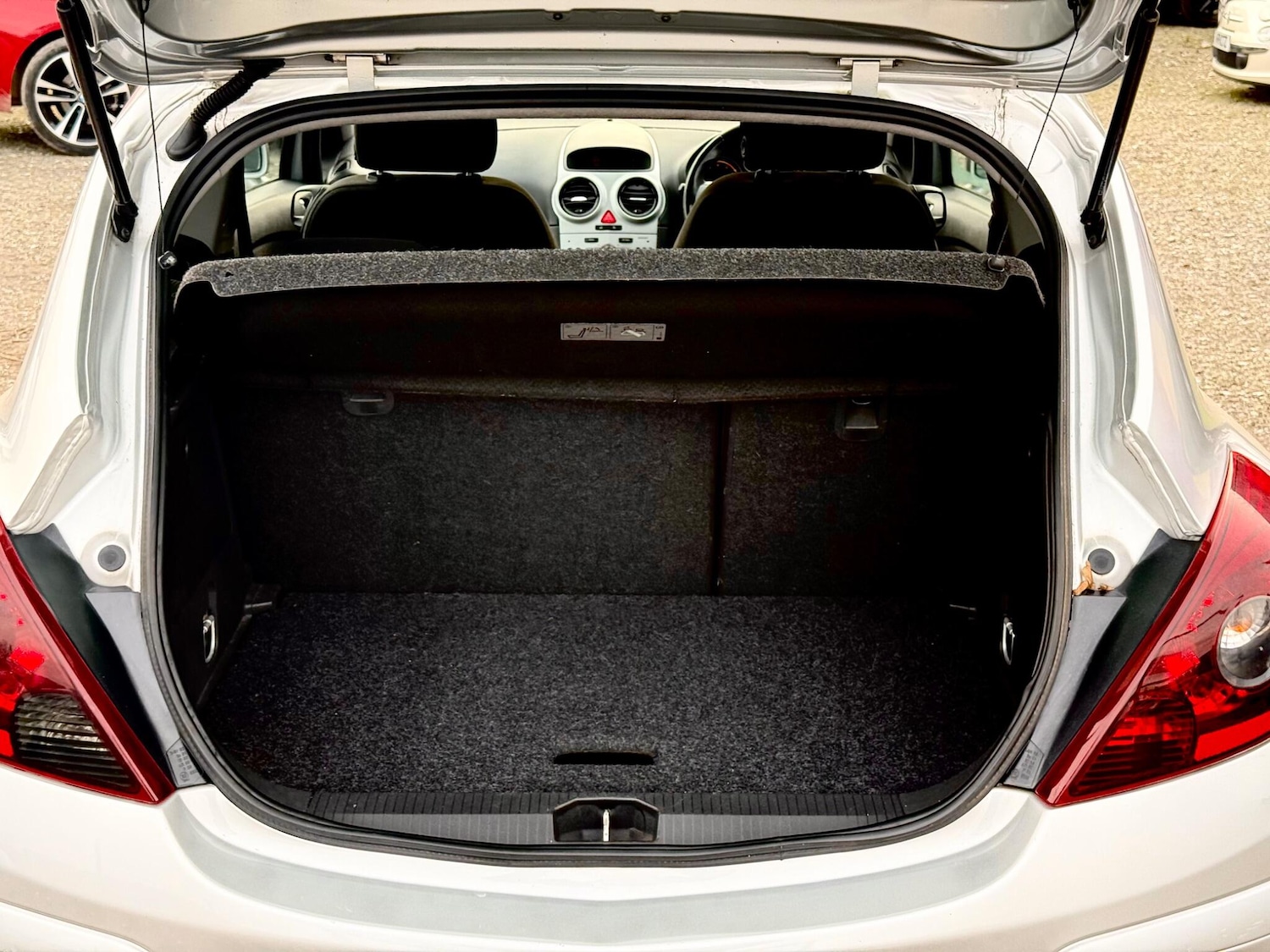 Used Vauxhall Corsa 2009 for sale - 77585998: Photo 40