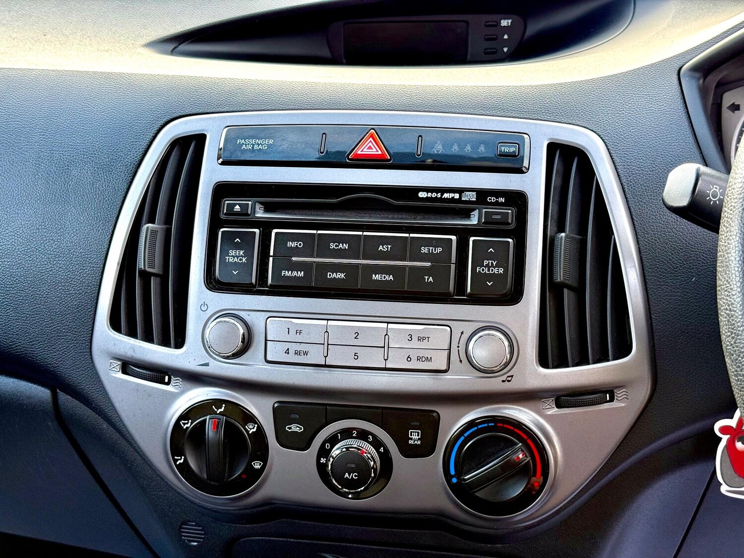 Used Hyundai i20 2014 for sale - 77358700: Photo 32