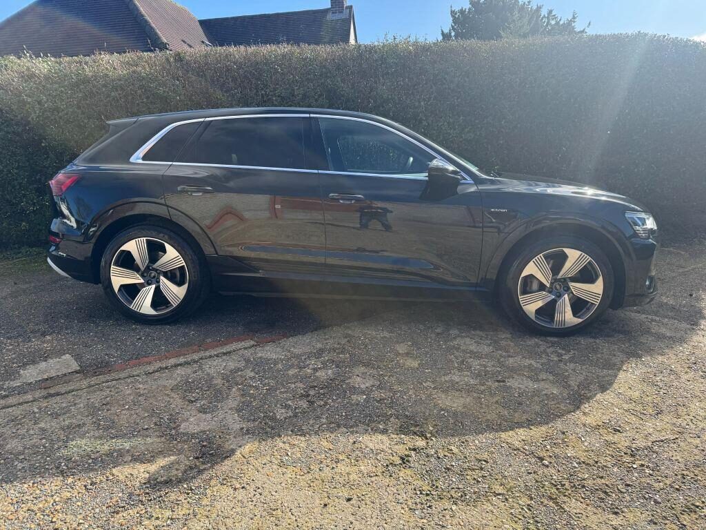 Used Audi e-tron 2021 for sale - 77744347: Photo 2