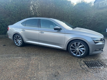 Used Skoda Superb 2018 for sale - 77289575: Photo