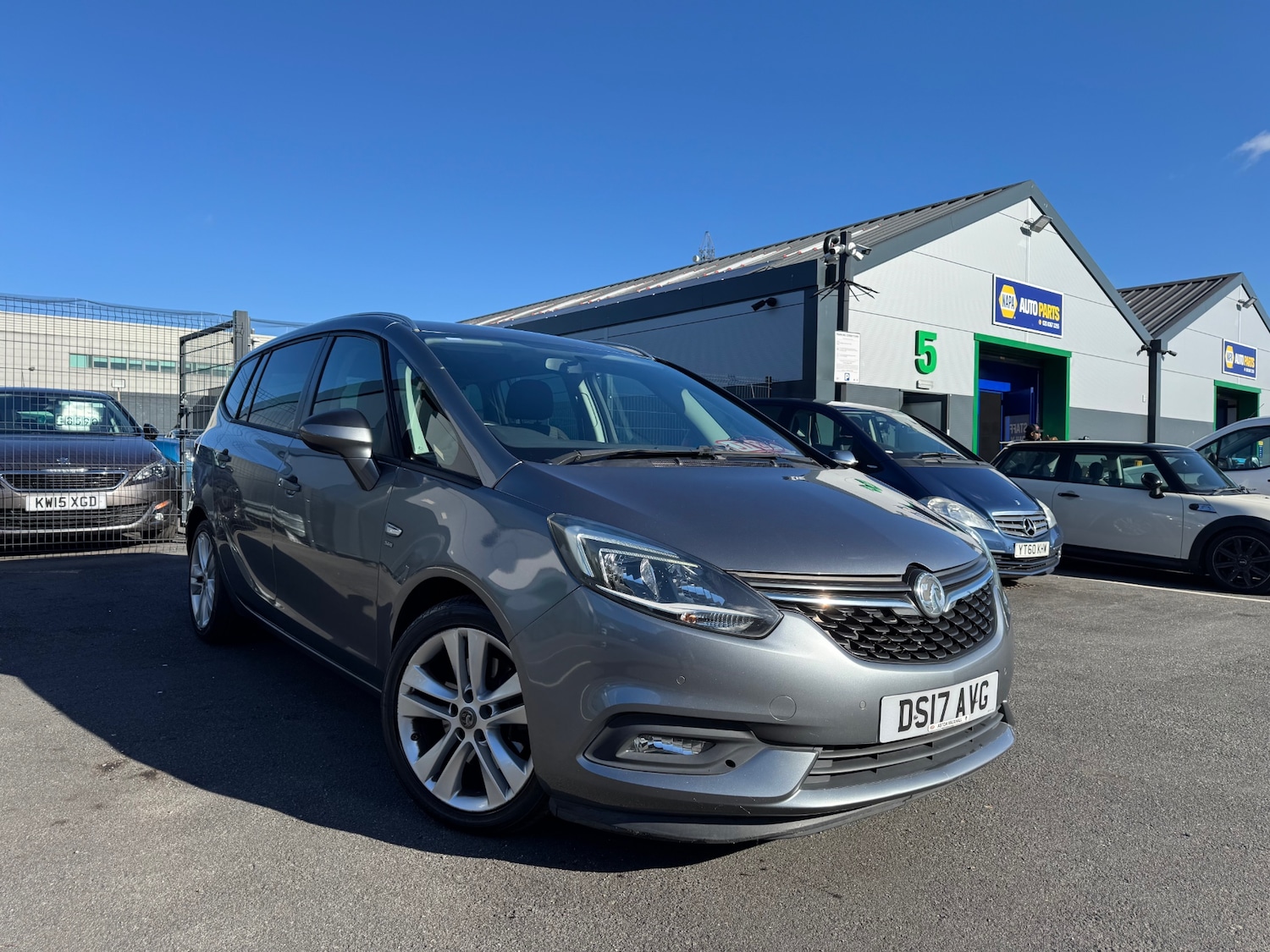 Used Vauxhall Zafira 2017 for sale - 76363441: Photo 1