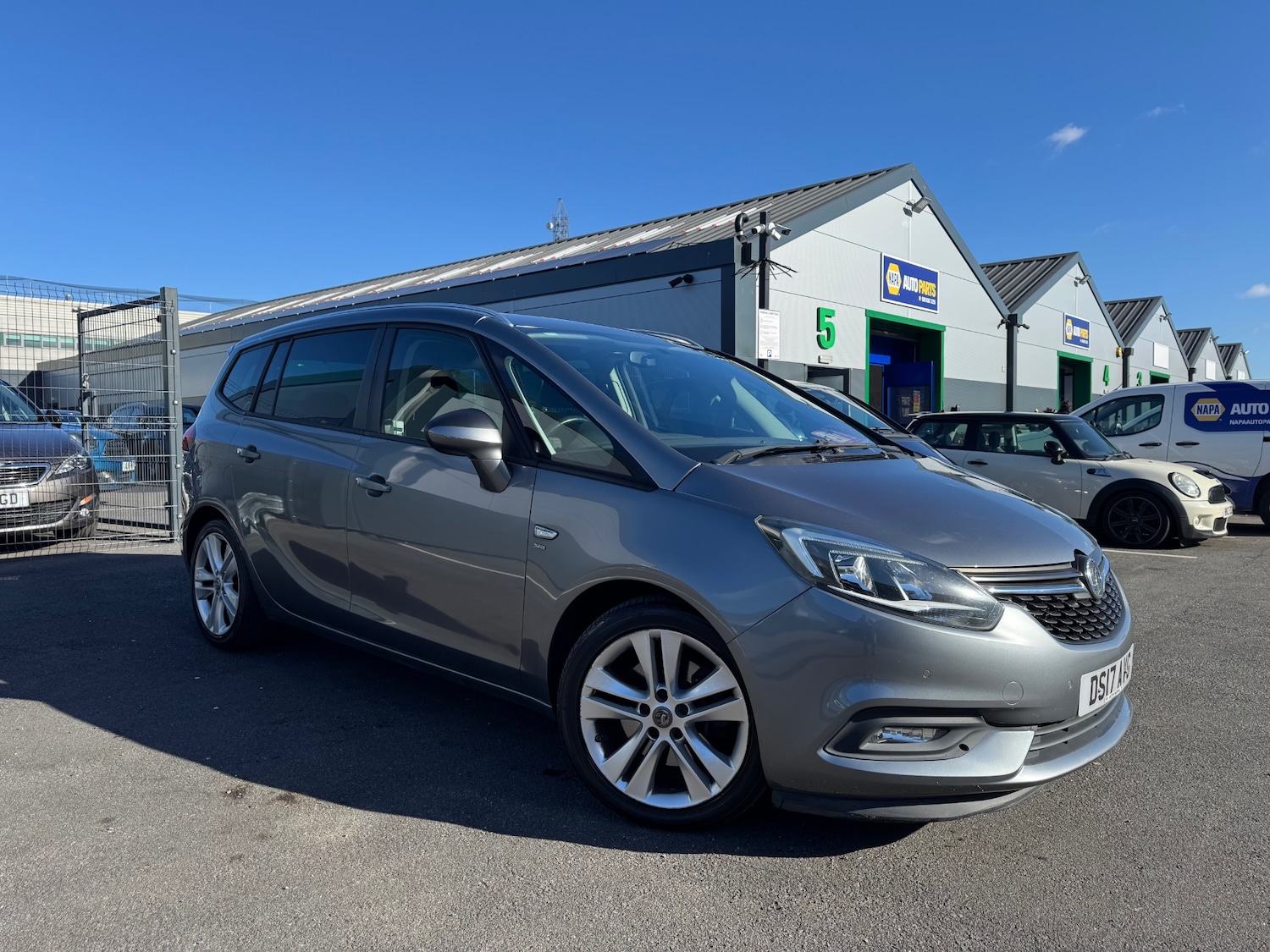 Used Vauxhall Zafira 2017 for sale - 76363441: Photo 2