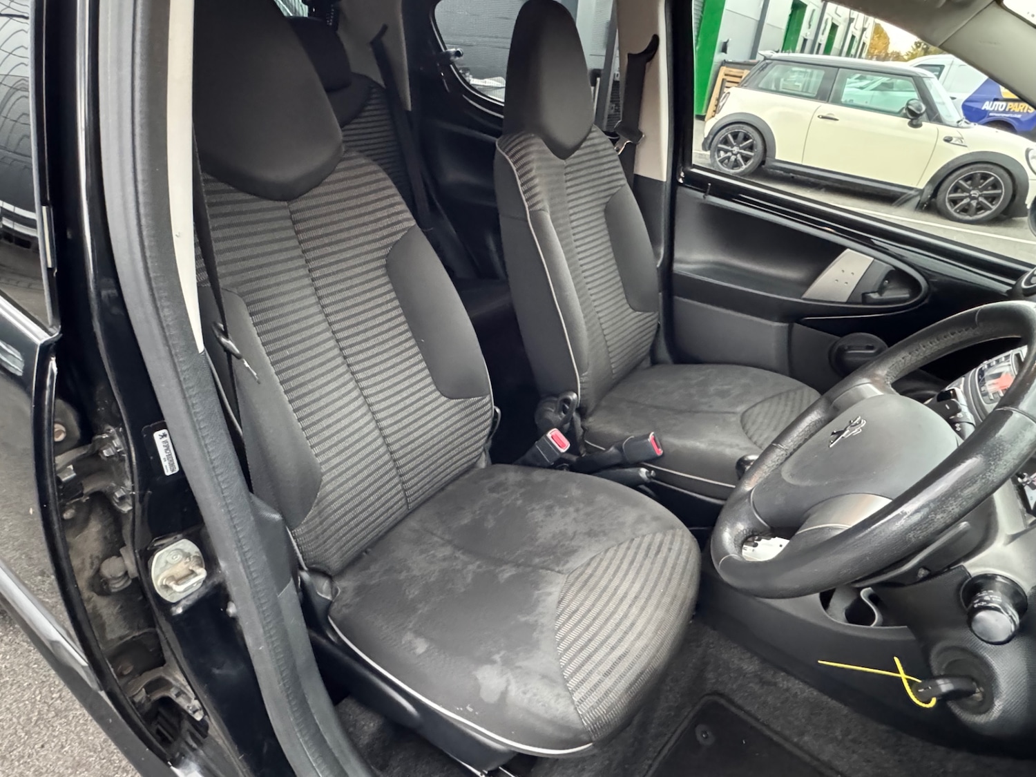 Used Peugeot 107 2013 for sale - 76410309: Photo 13