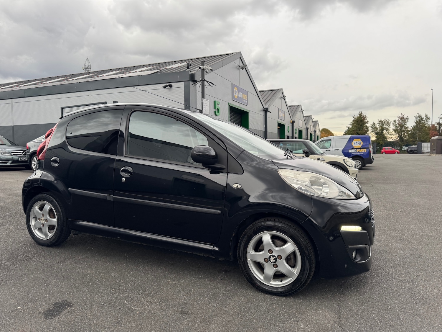 Used Peugeot 107 2013 for sale - 76410309: Photo 2