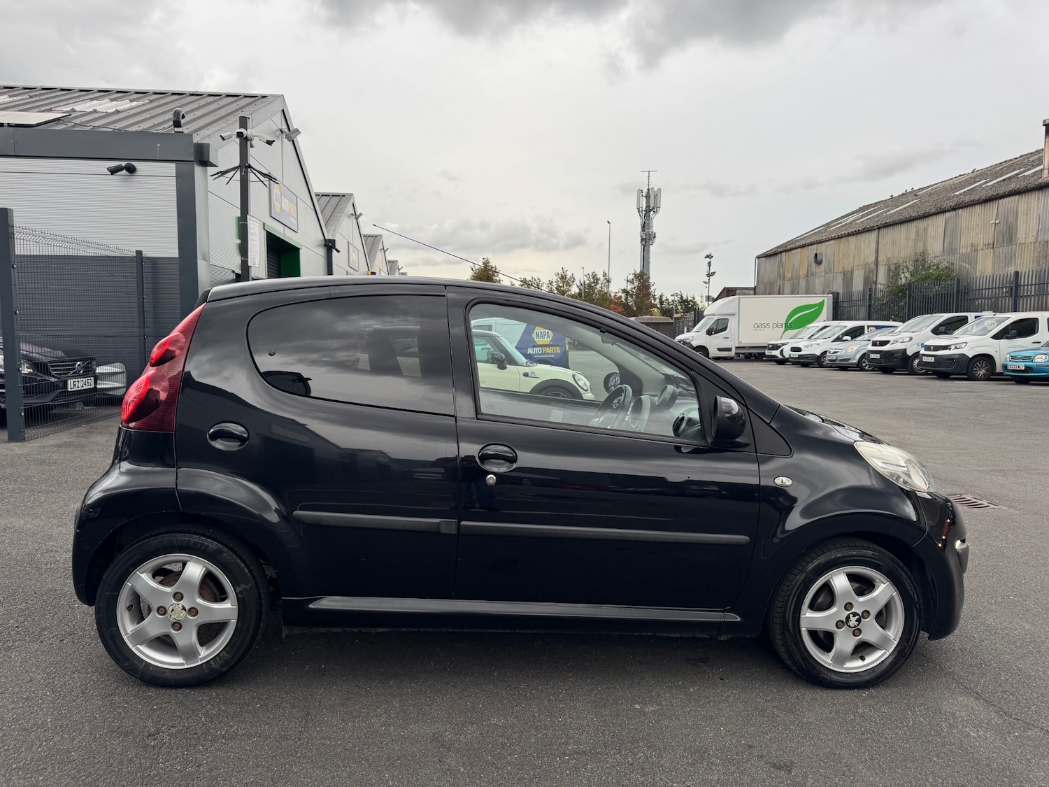 Used Peugeot 107 2013 for sale - 76410309: Photo 3