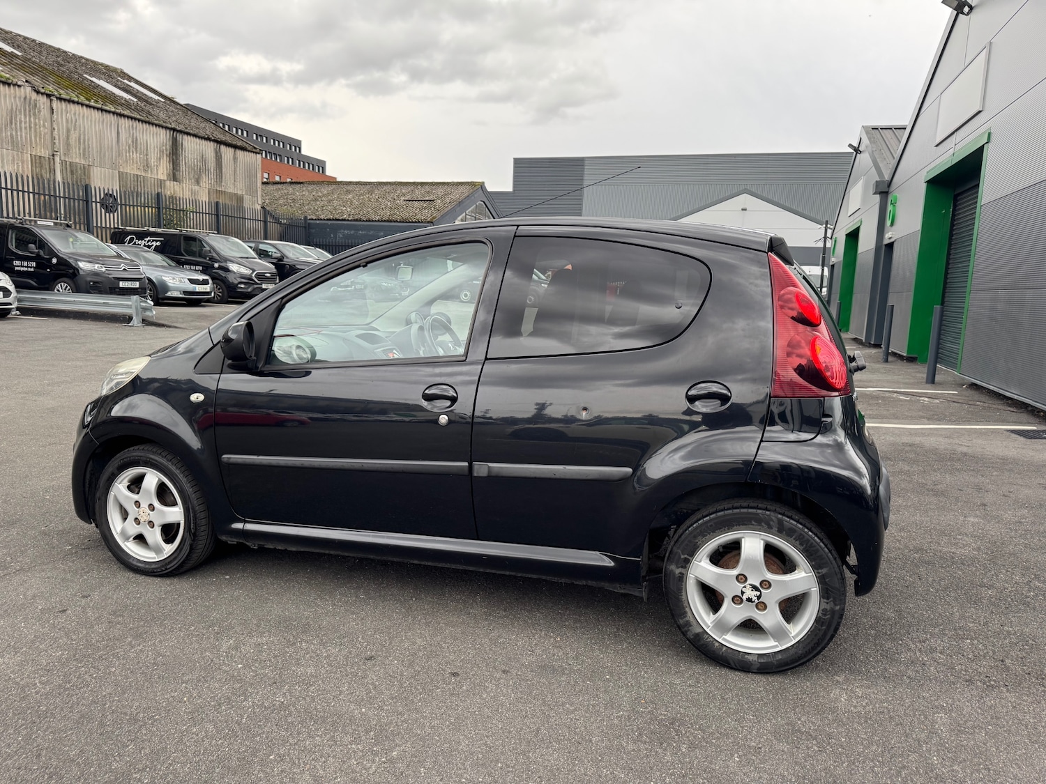 Used Peugeot 107 2013 for sale - 76410309: Photo 8