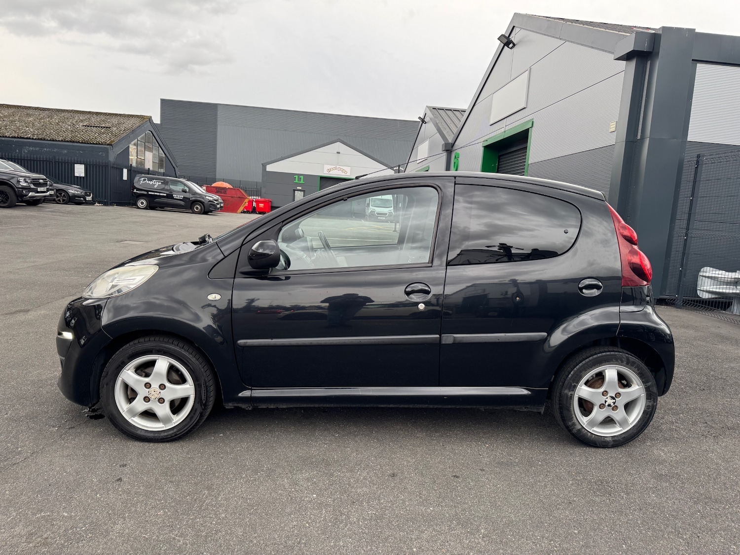 Used Peugeot 107 2013 for sale - 76410309: Photo 9