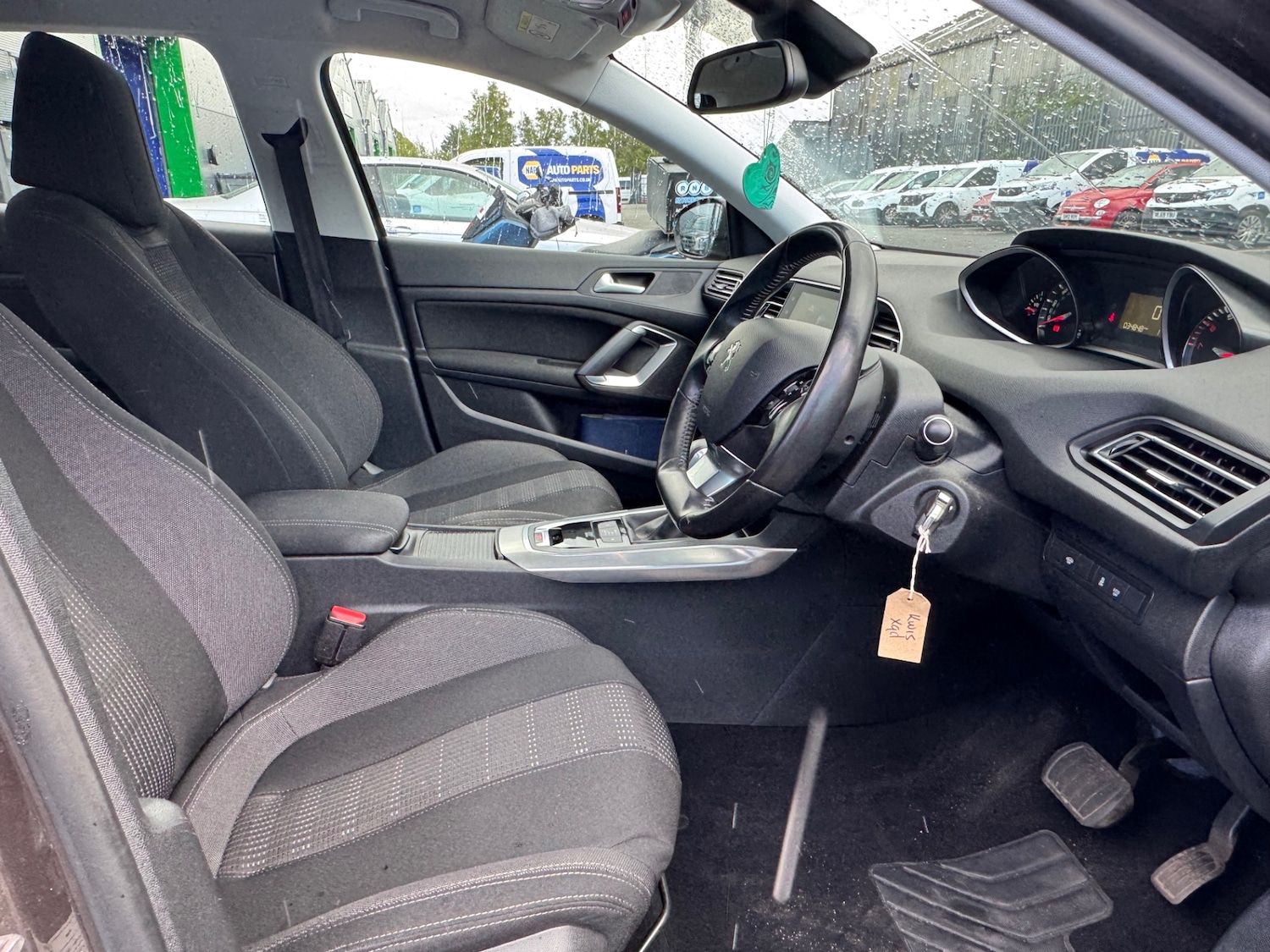 Used Peugeot 308 2015 for sale - 76410312: Photo 14