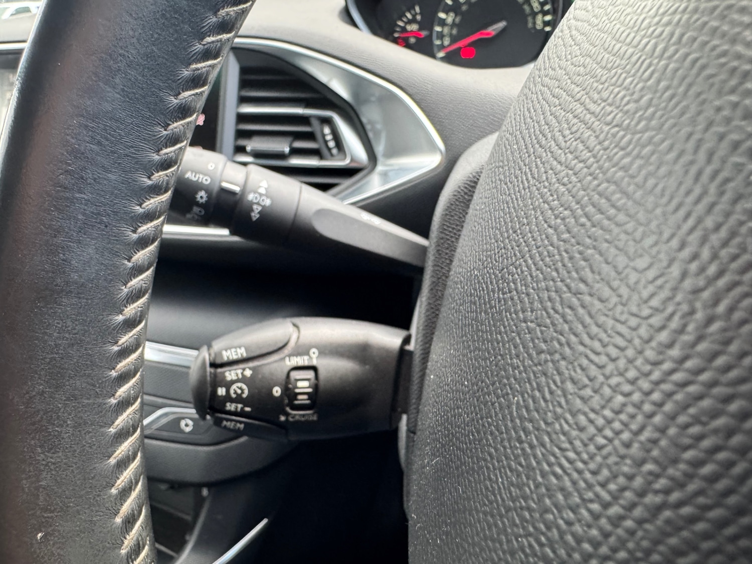 Used Peugeot 308 2015 for sale - 76410312: Photo 19