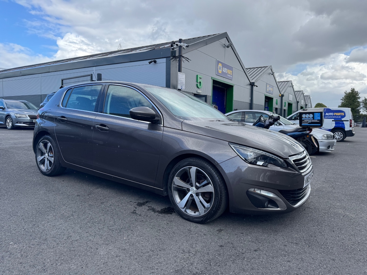 Used Peugeot 308 2015 for sale - 76410312: Photo 2