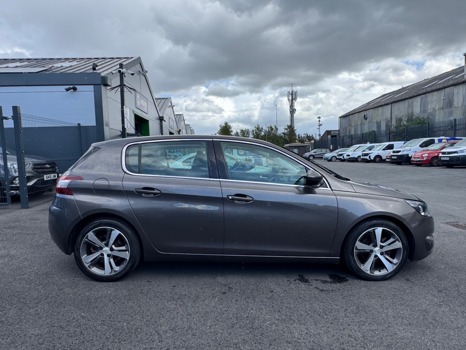 Used Peugeot 308 2015 for sale - 76410312: Photo 3