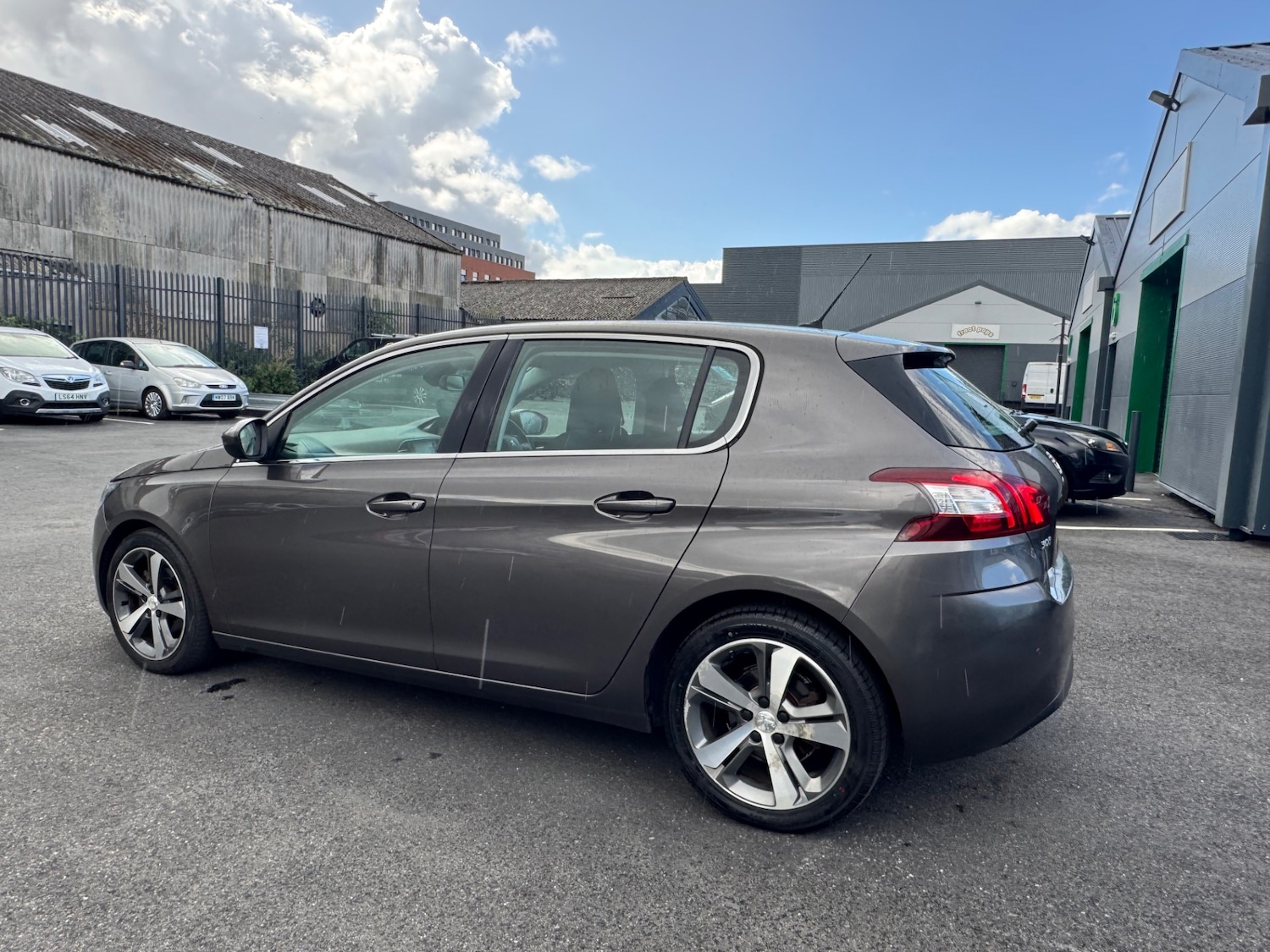 Used Peugeot 308 2015 for sale - 76410312: Photo 8