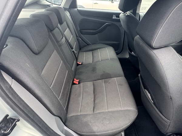 Used Ford Focus 2010 for sale - 76299338: Photo 15