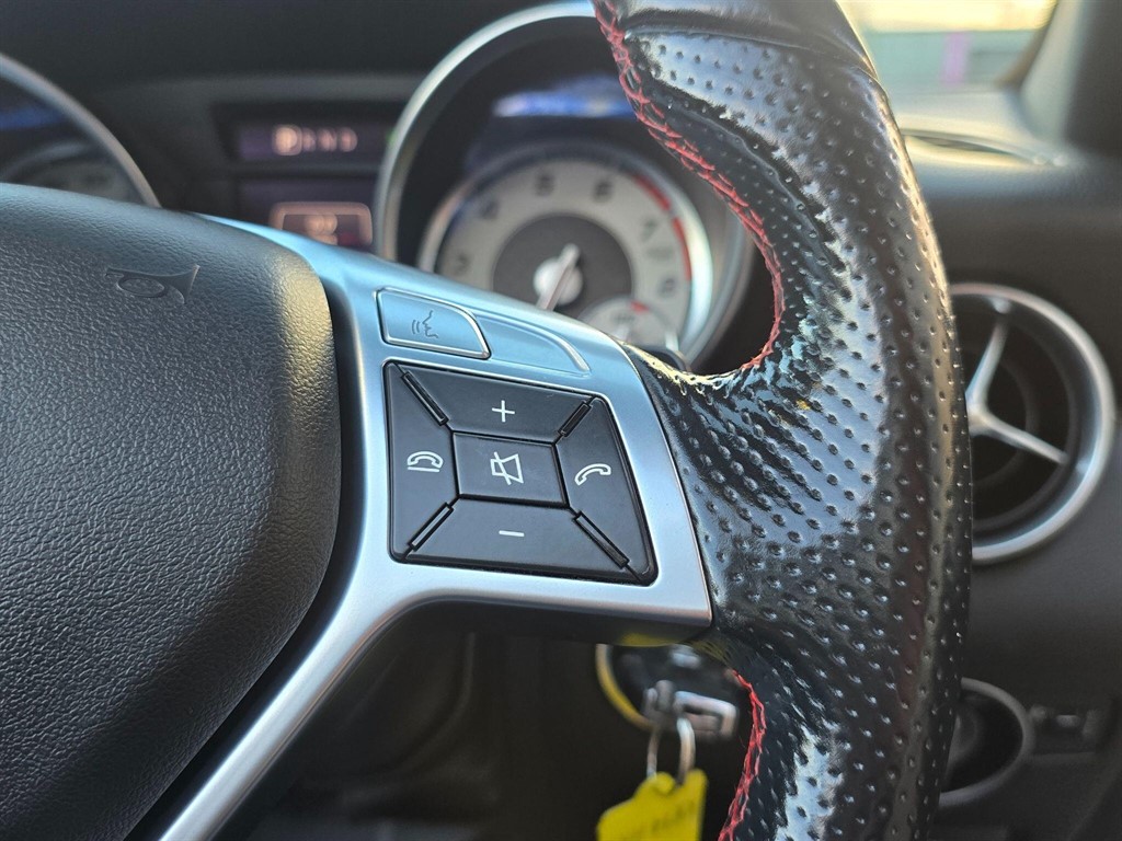 Used Mercedes-Benz SLK 2014 for sale - 77517212: Photo 31