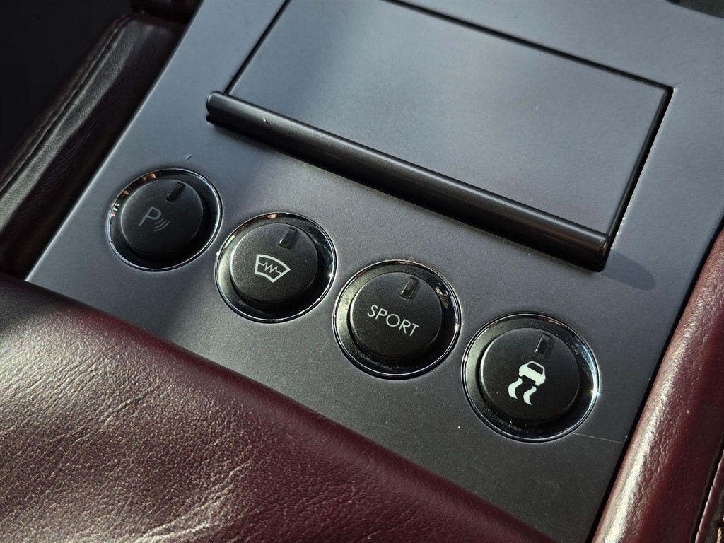 Used Aston Martin DB9 2005 for sale - 77965538: Photo 28