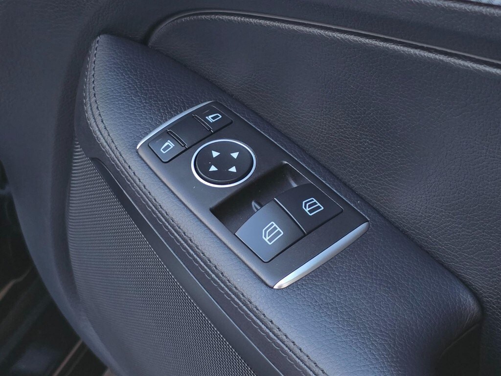 Used Mercedes-Benz SLC 2017 for sale - 77763129: Photo 16