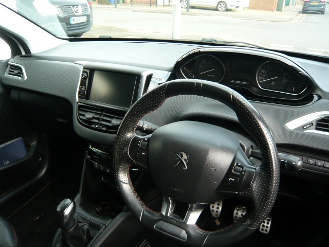 Used Peugeot 208 2015 for sale - 77901762: Photo 5