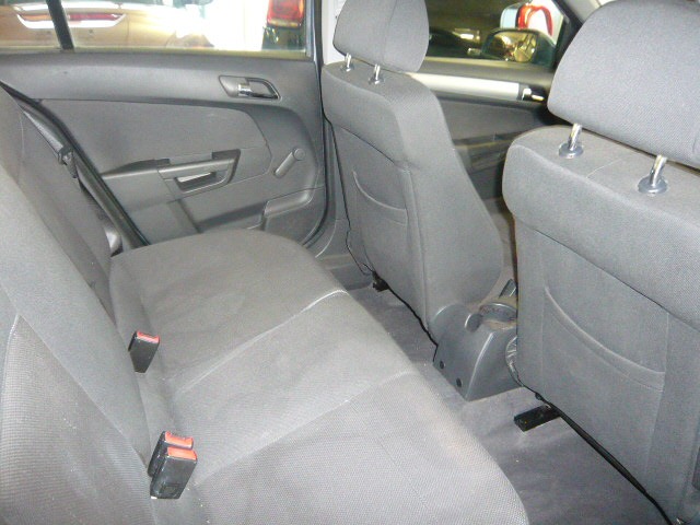 Used Vauxhall Astra 2010 for sale - 76918087: Photo 9