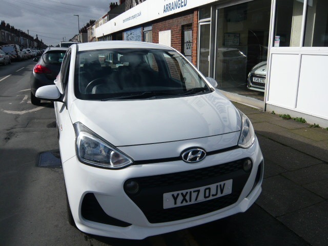 Used Hyundai i10 2017 for sale - 77829977: Photo 2